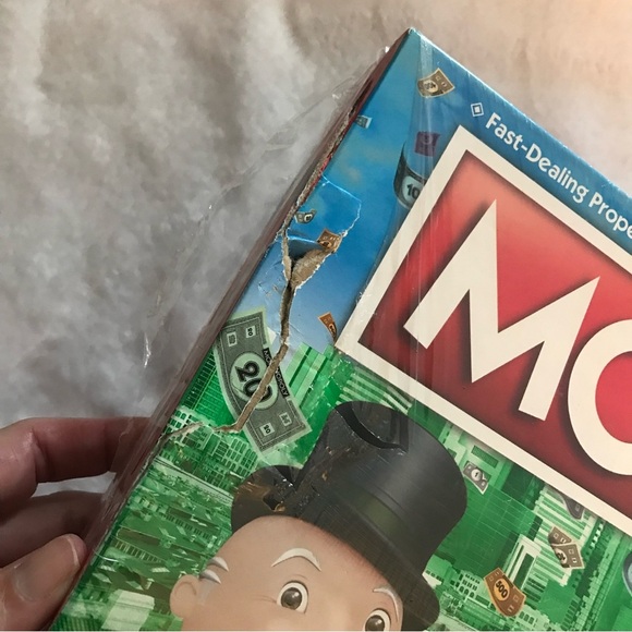 Hasbro Monopoly Classic Board Gam 2017 Hasbro Brand New C1009 - Picture 13 of 13